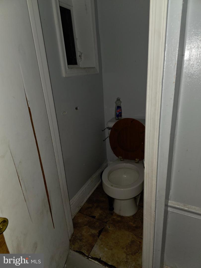 5653 Carpenter St Property Photo 9