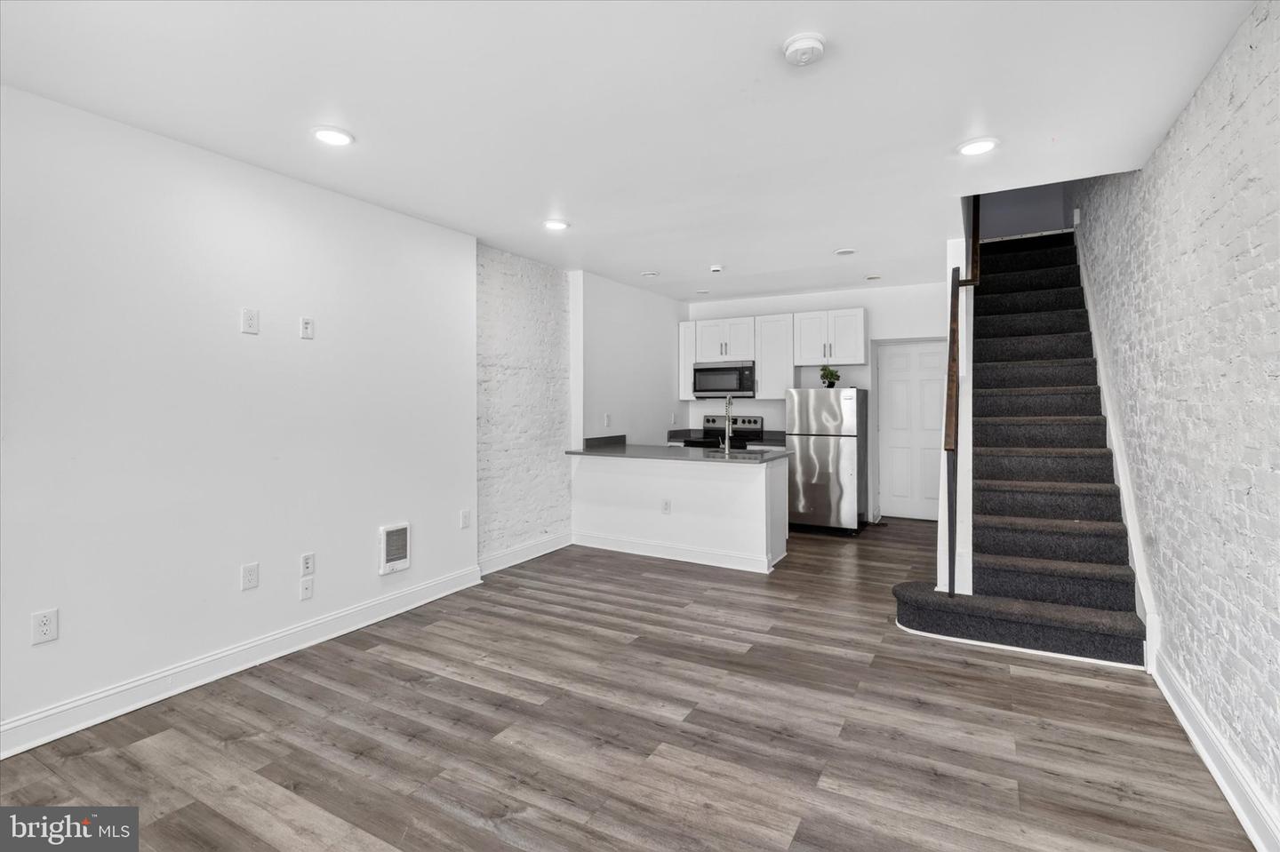 3051 Judson St Property Photo 2