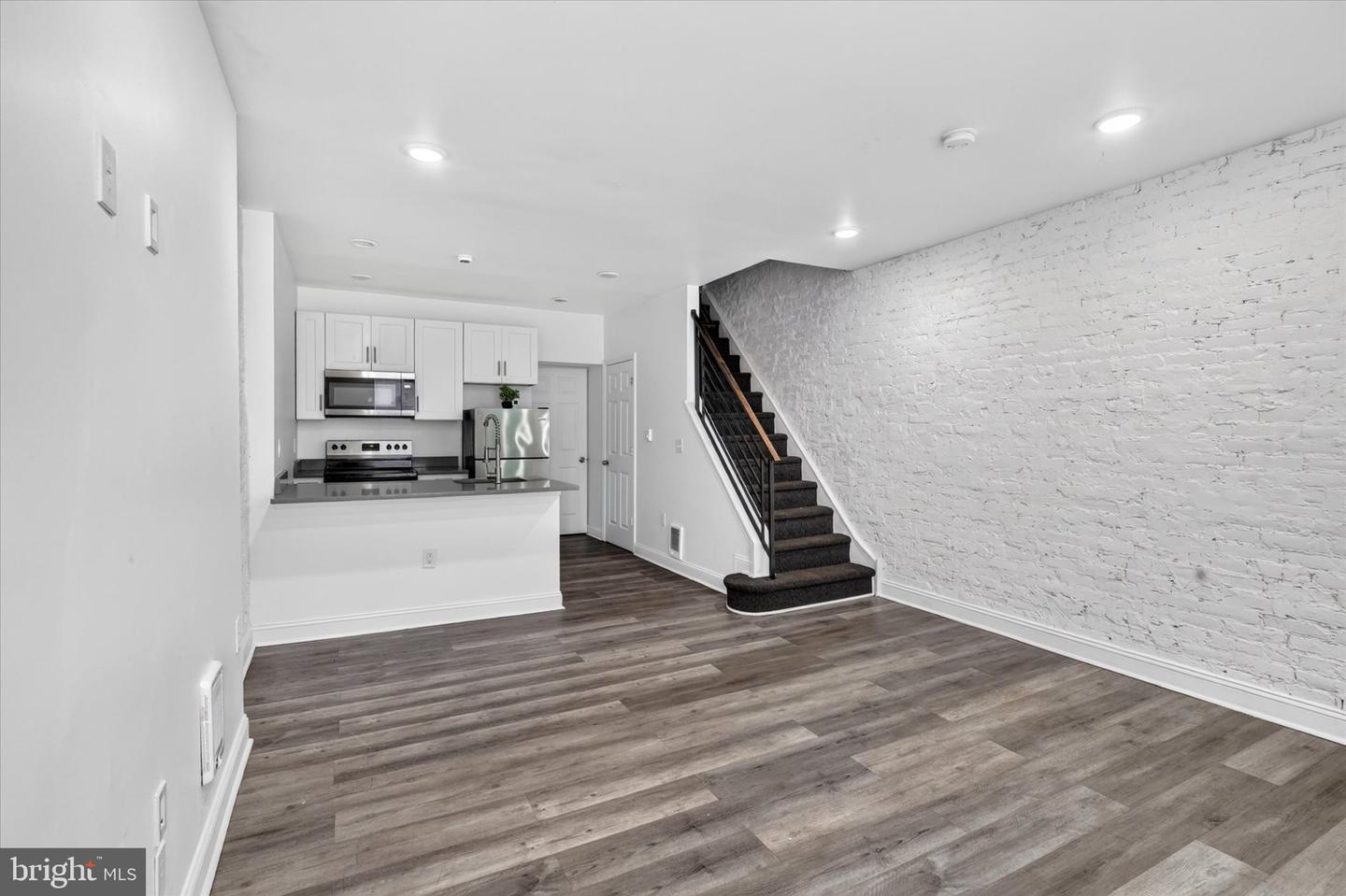 3051 Judson St Property Photo 3
