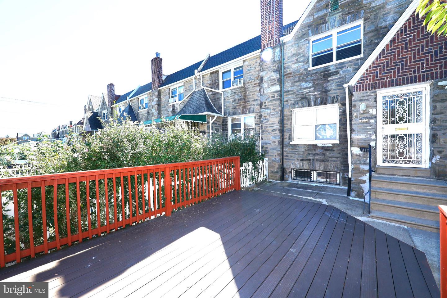 1616 Longshore Ave Property Photo 1