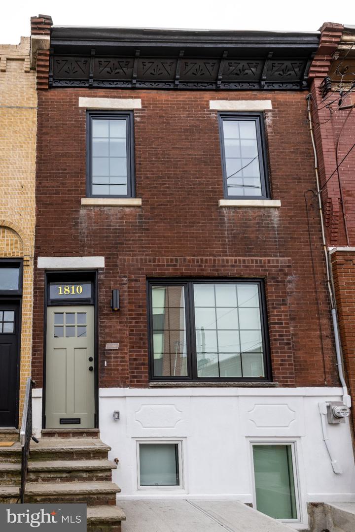 1810 TASKER ST Property Photo 1