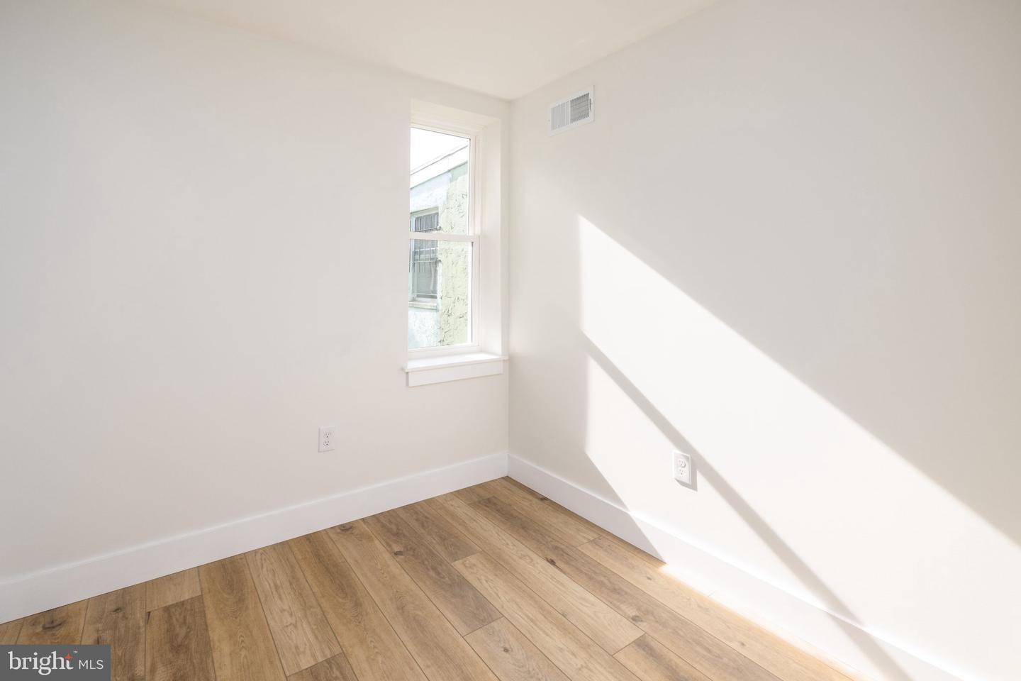 1810 Tasker St Property Photo 6