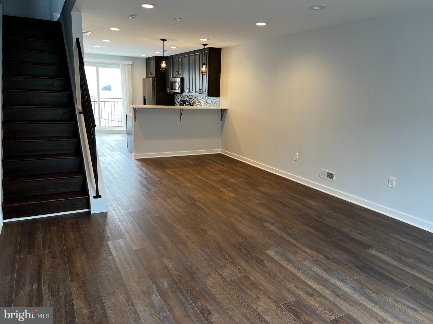 2543 Manton St #b Property Photo 4