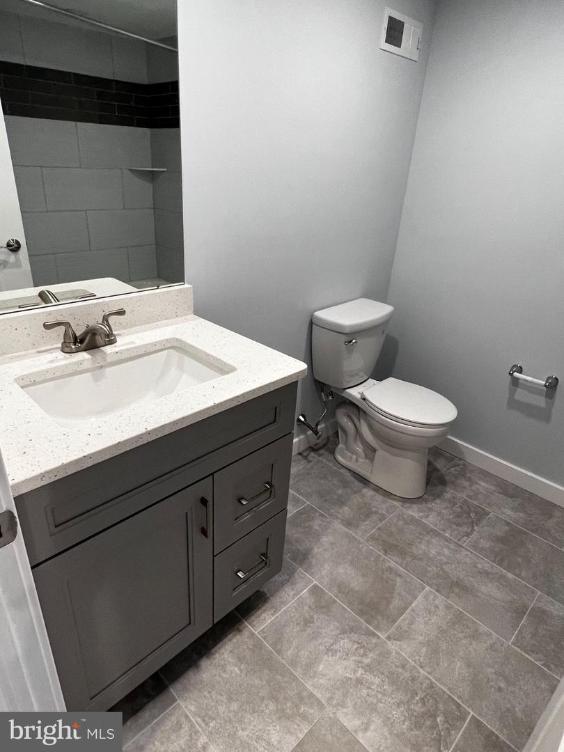 2543 Manton St #b Property Photo 14
