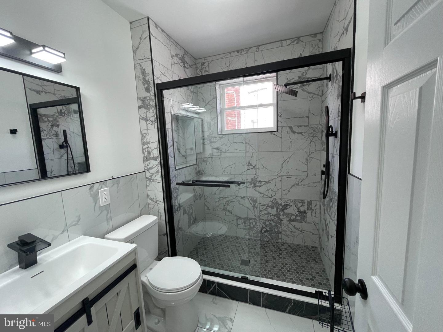 5529 N Fairhill St N Property Photo 7