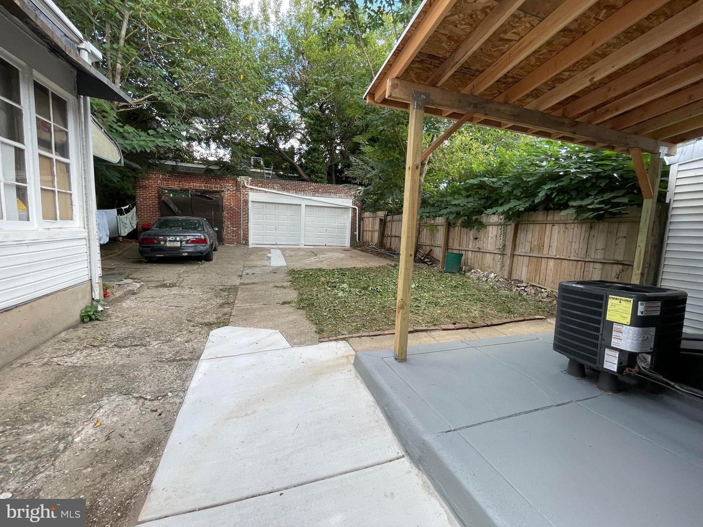 5529 N Fairhill St N Property Photo 16
