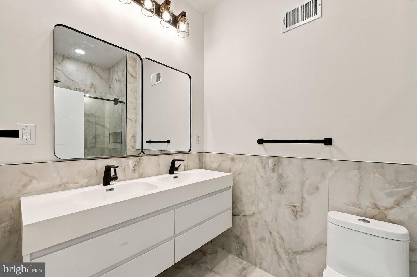 4018 Cambridge St Property Photo 7