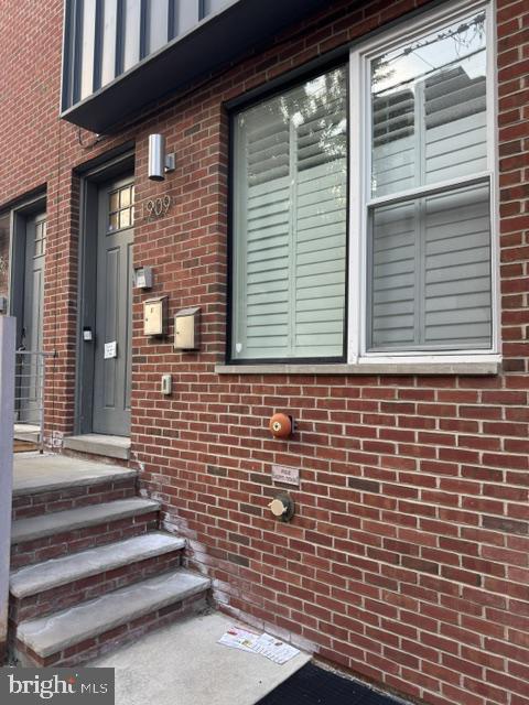 1909 E Hagert St #1 Property Photo 1
