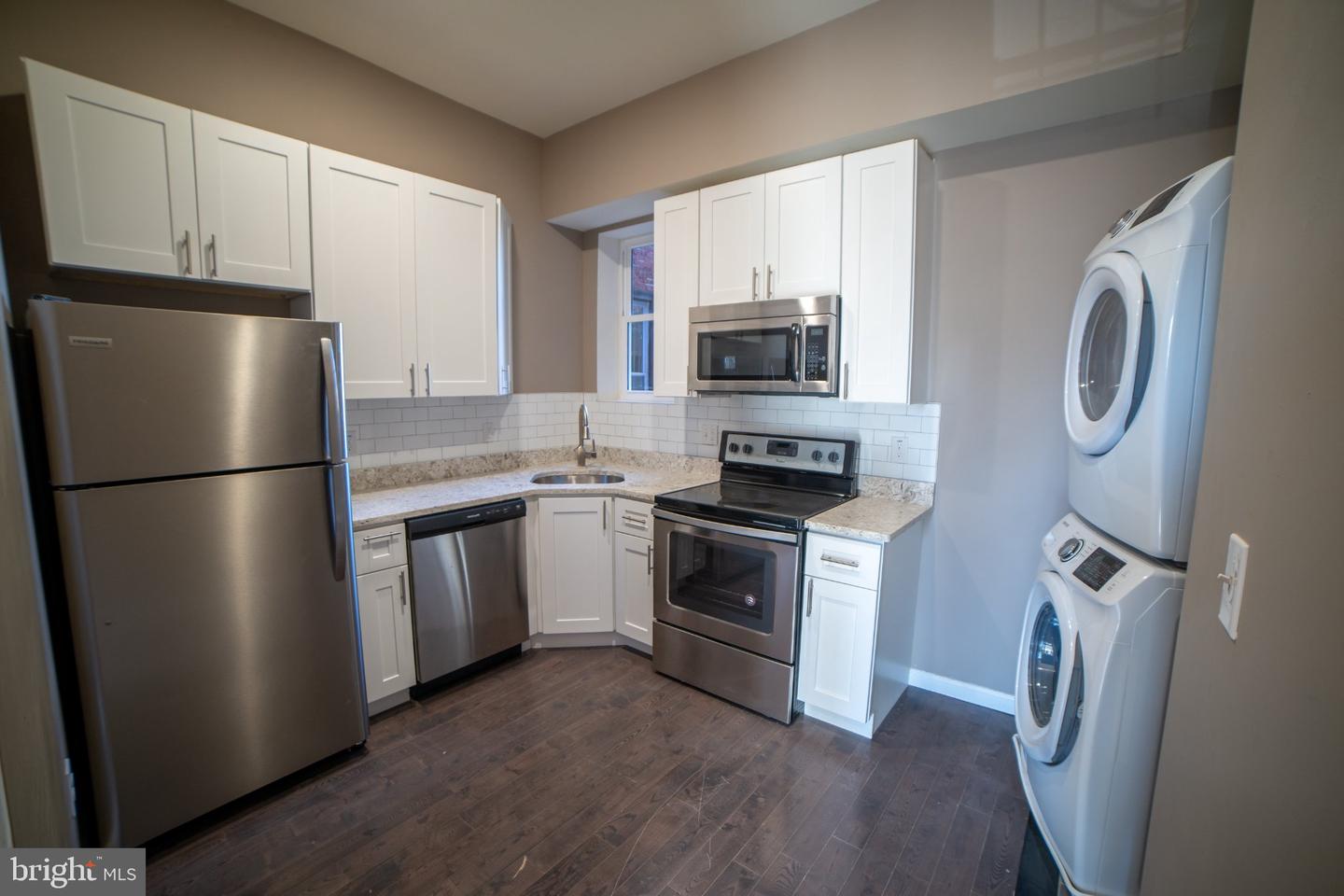 1631 W Diamond St Property Photo 3