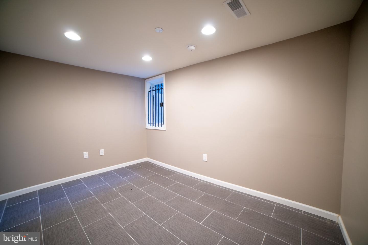 1631 W Diamond St Property Photo 5
