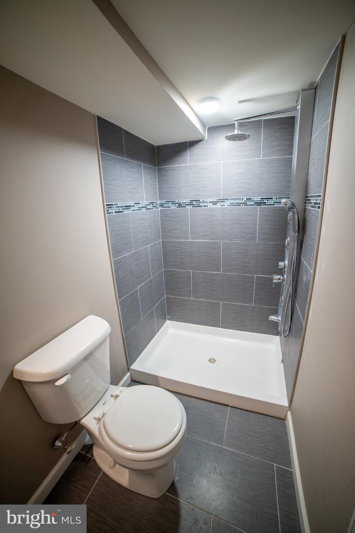 1631 W Diamond St Property Photo 6