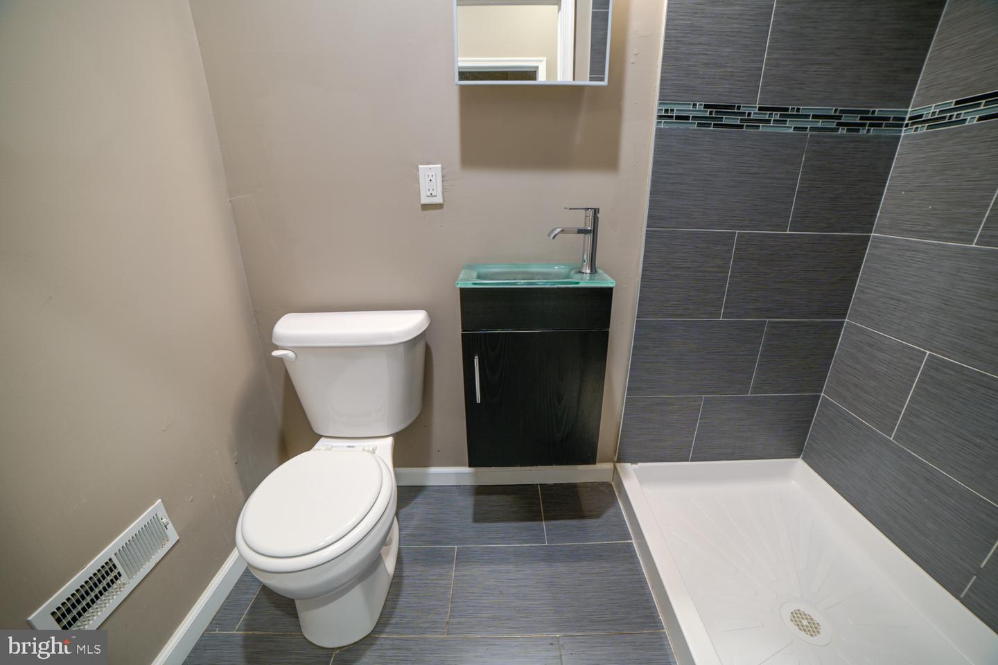 1631 W Diamond St Property Photo 12
