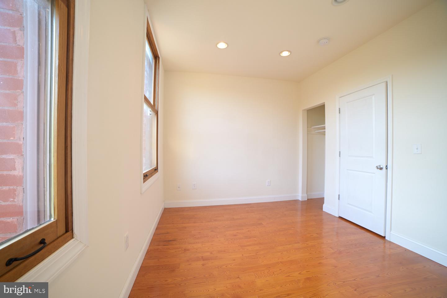 1735 W Diamond St Property Photo 3