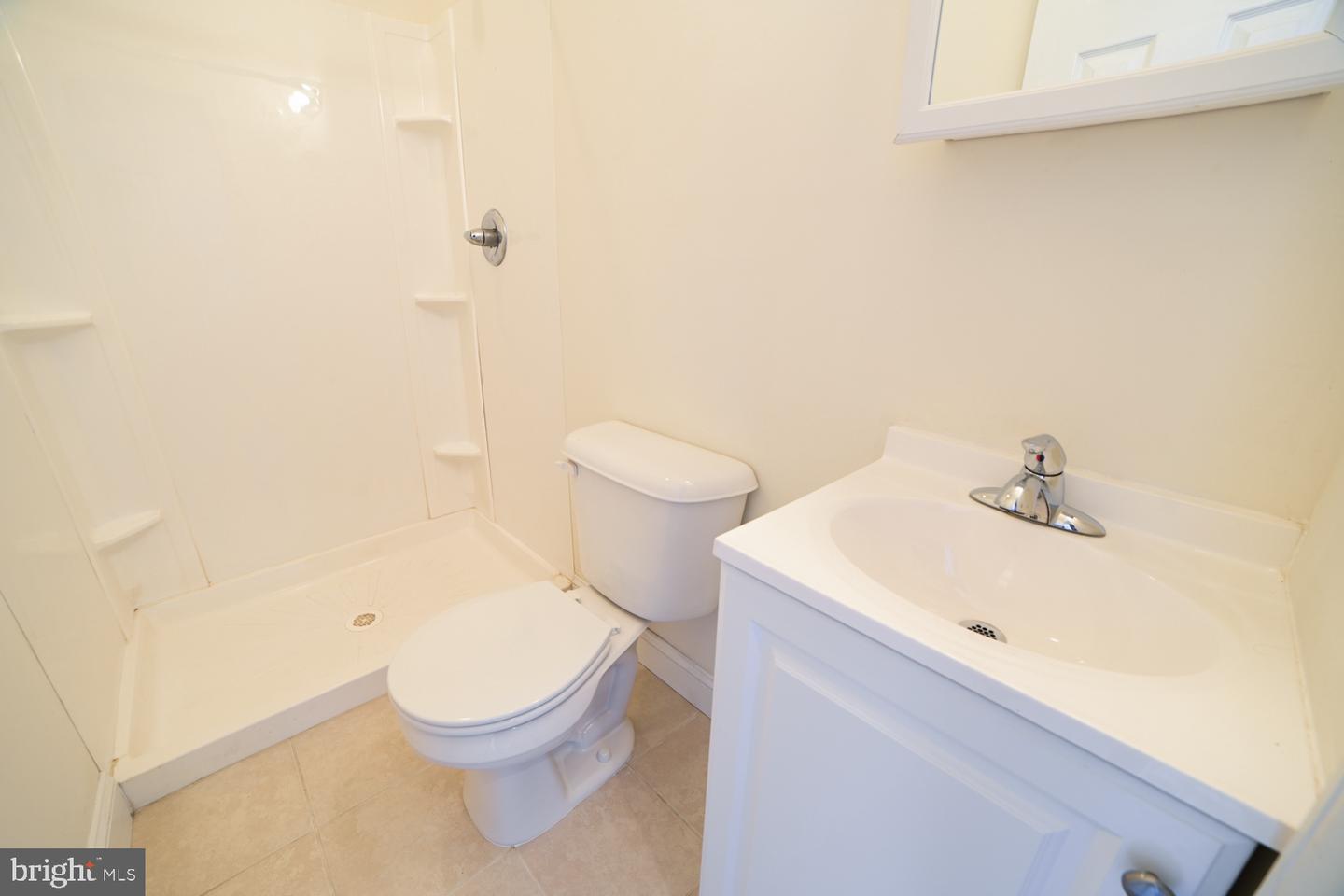 1735 W Diamond St Property Photo 4