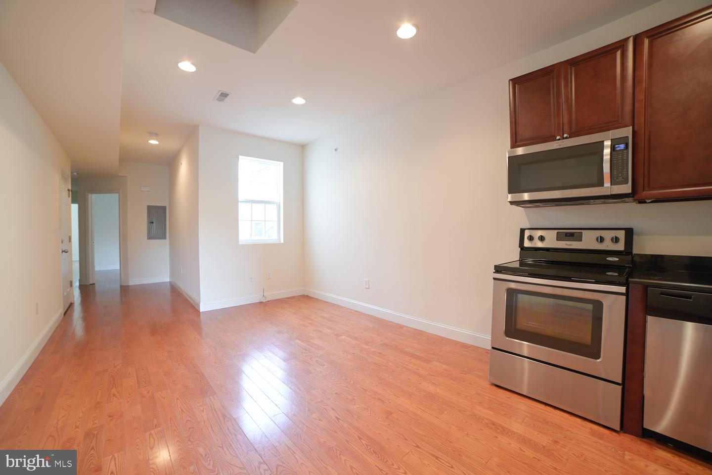 1735 W Diamond St Property Photo 6