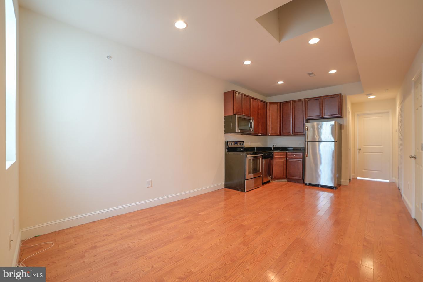 1735 W Diamond St Property Photo 7