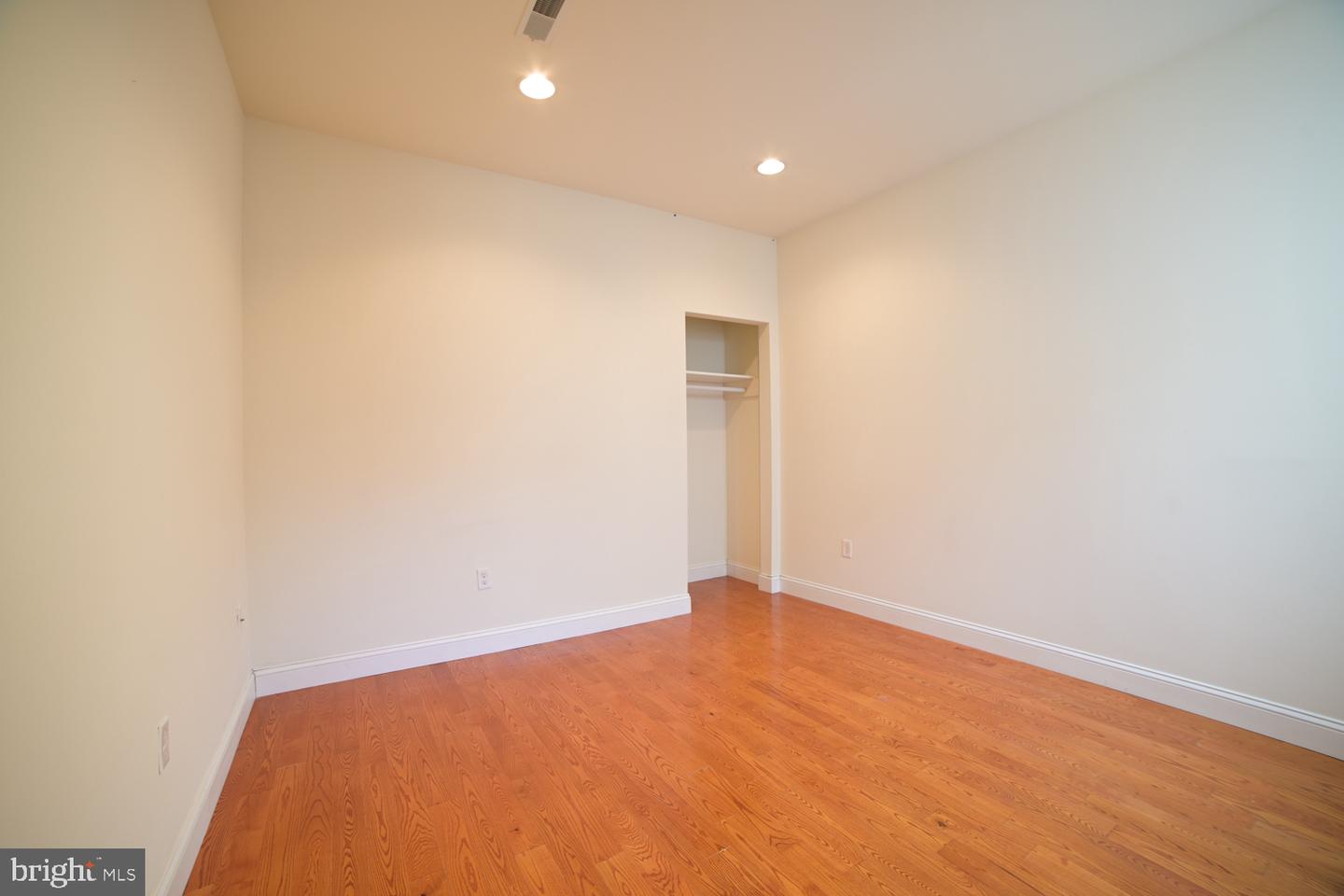 1735 W Diamond St Property Photo 8