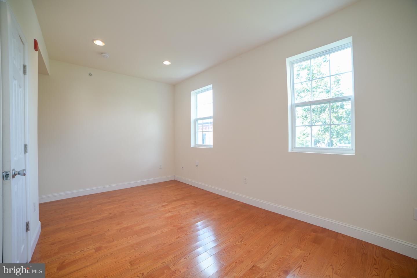 1735 W Diamond St Property Photo 12