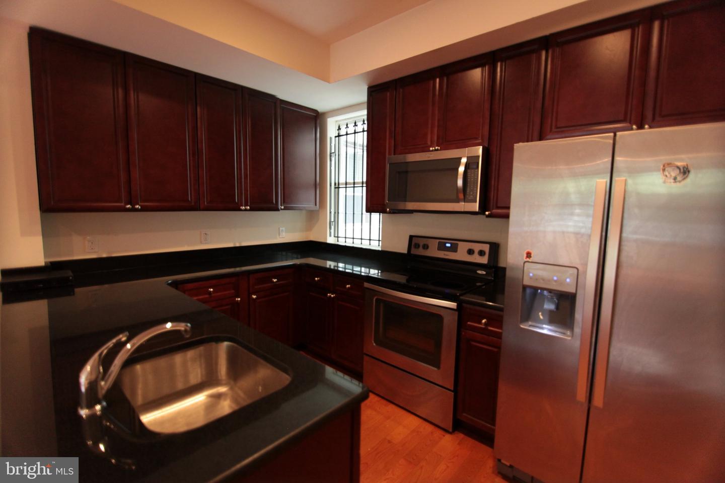 1741 W Diamond St Property Photo 2