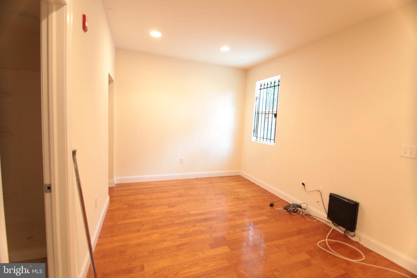 1741 W Diamond St Property Photo 3
