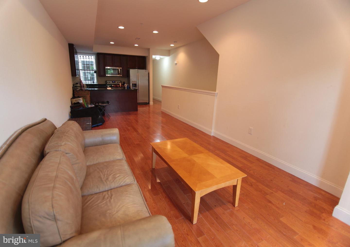1741 W Diamond St Property Photo 4