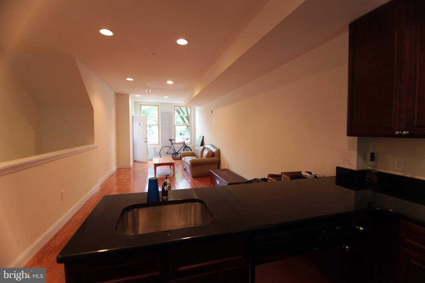 1741 W Diamond St Property Photo 5