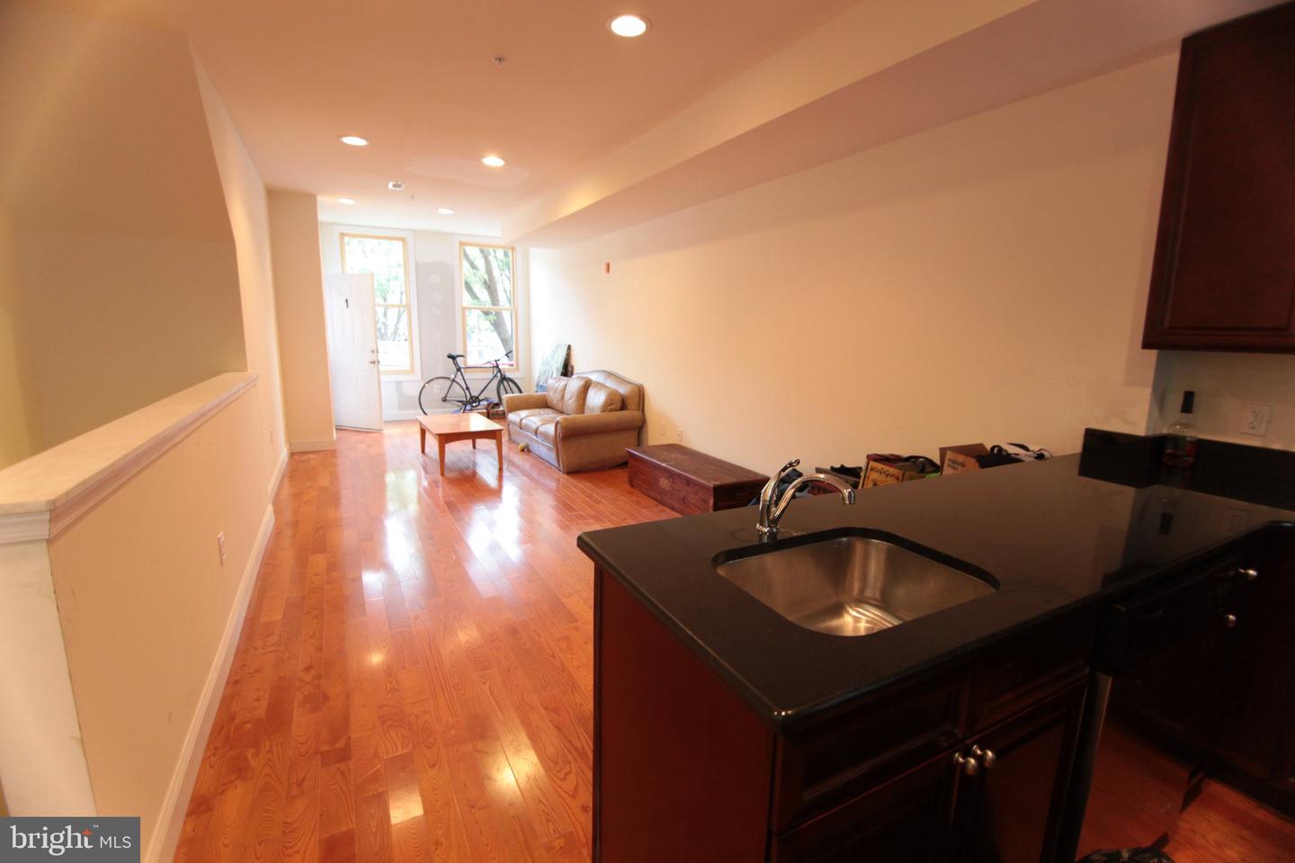 1741 W Diamond St Property Photo 7