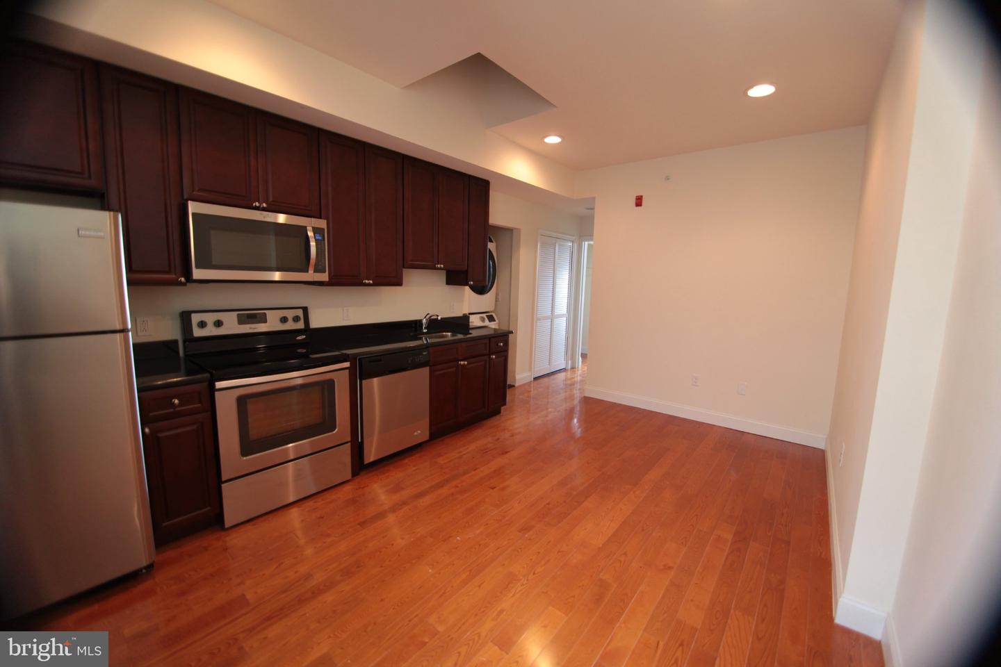 1741 W Diamond St Property Photo 12