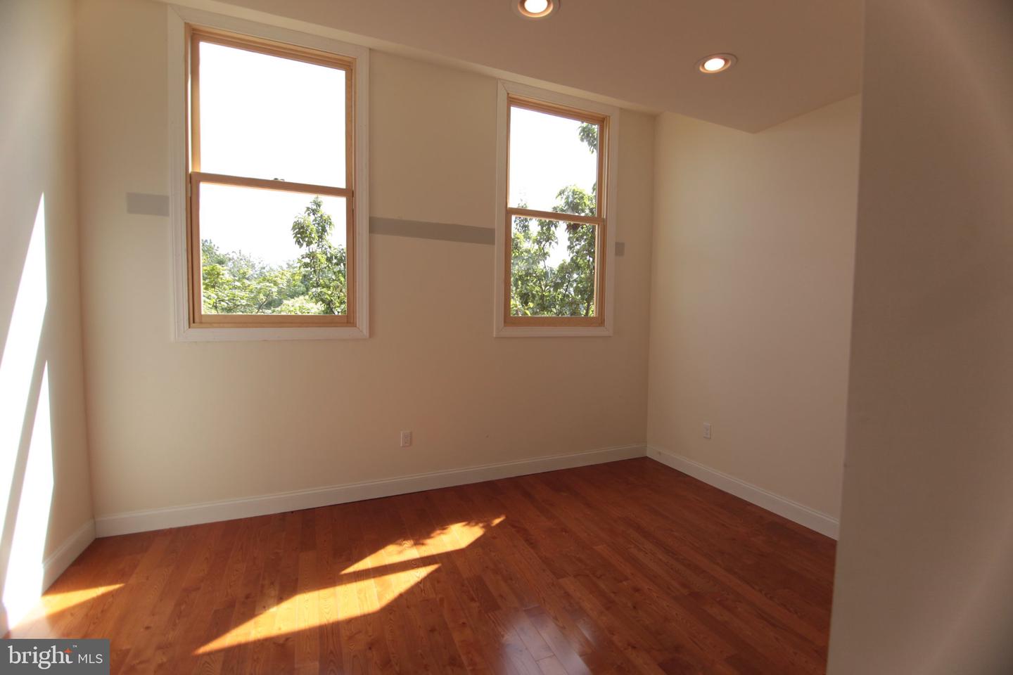 1741 W Diamond St Property Photo 16