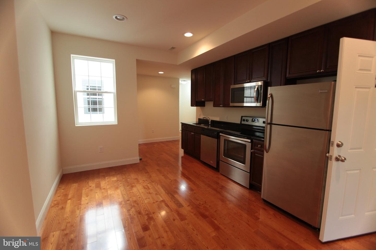 1741 W Diamond St Property Photo 18