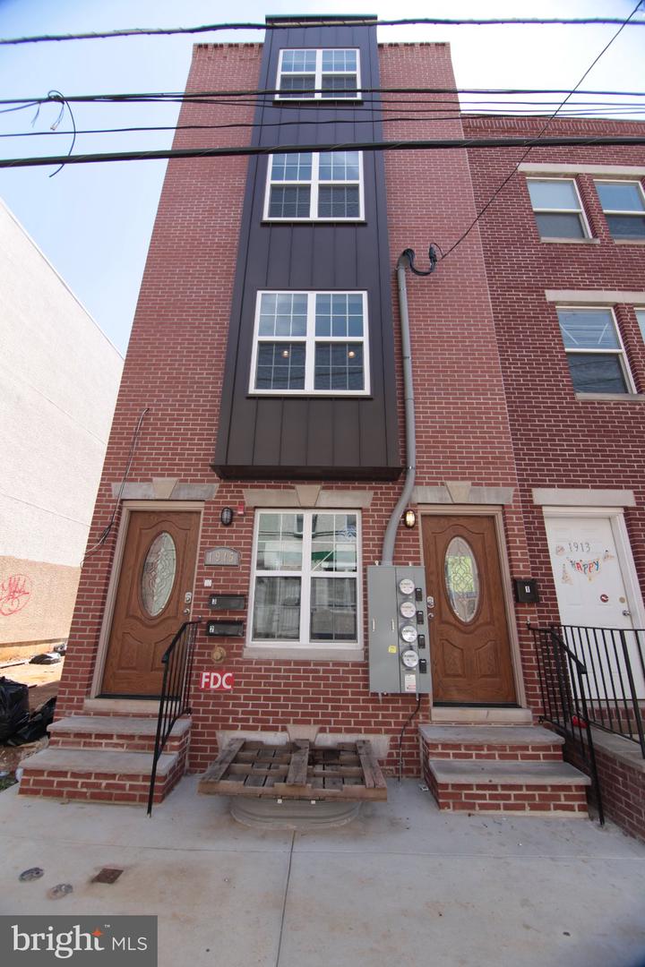 1915 N GRATZ ST Property Photo 1