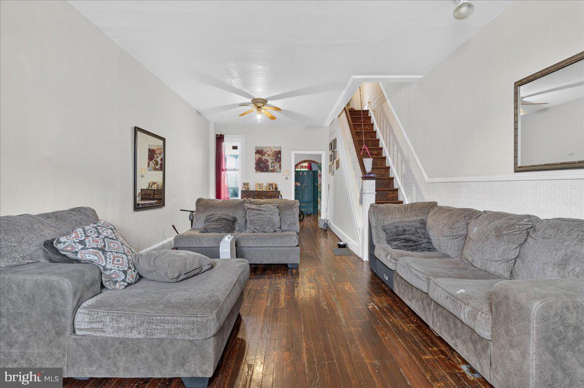 3104 Emerald St Property Photo 4