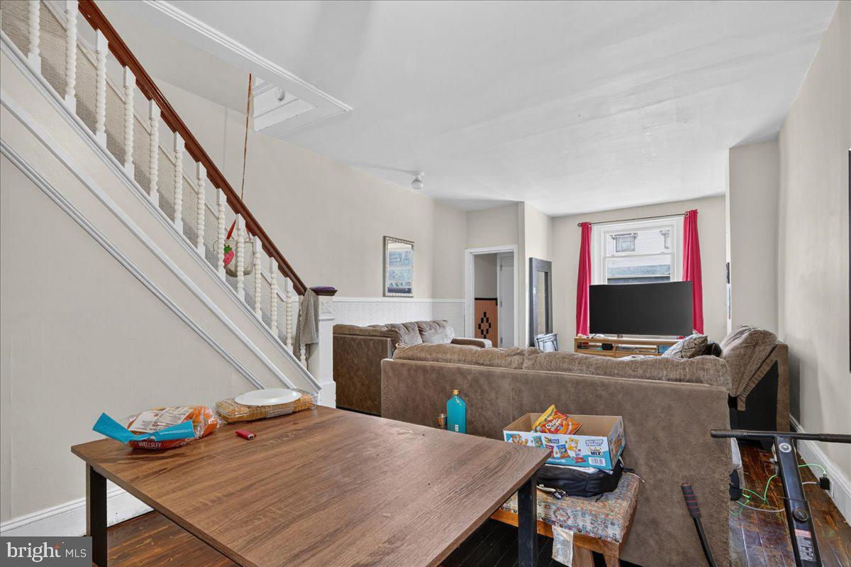 3104 Emerald St Property Photo 6
