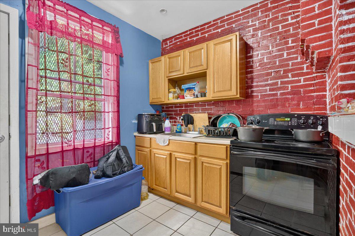 3104 Emerald St Property Photo 8
