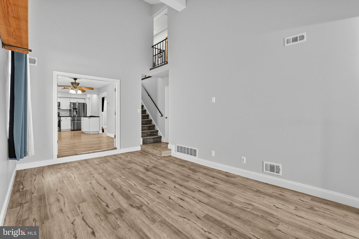 823 Barlow St Property Photo 3