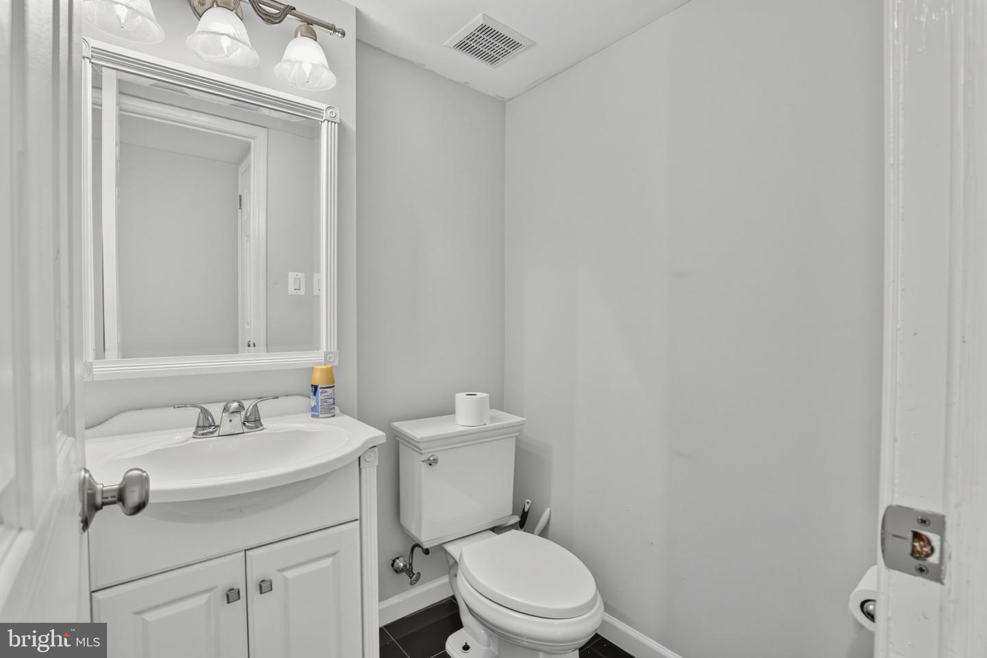823 Barlow St Property Photo 15