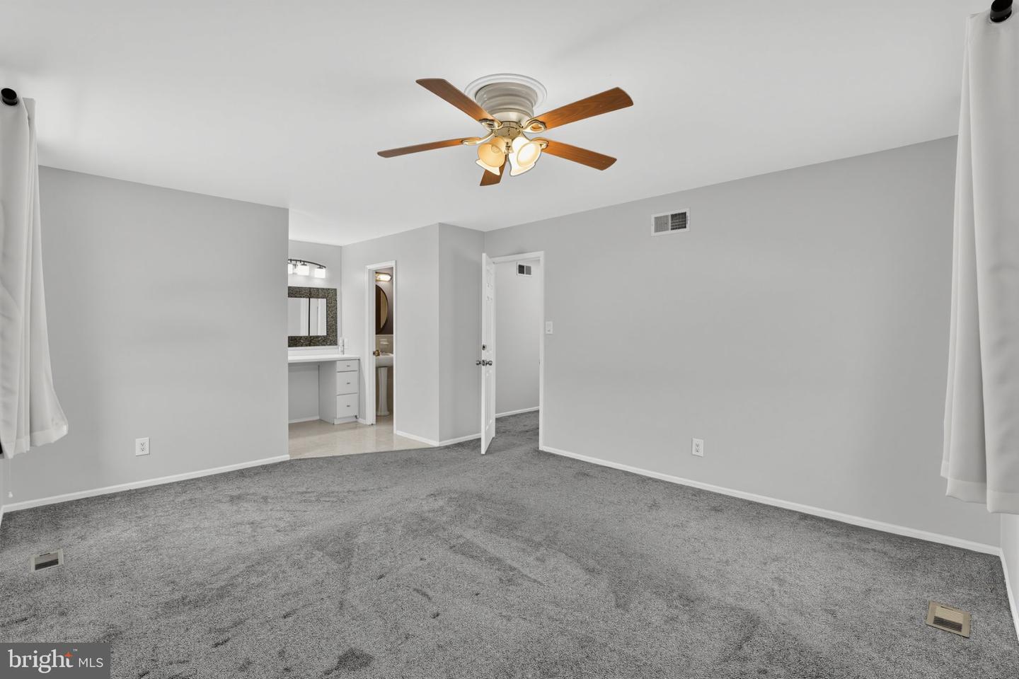 823 Barlow St Property Photo 16