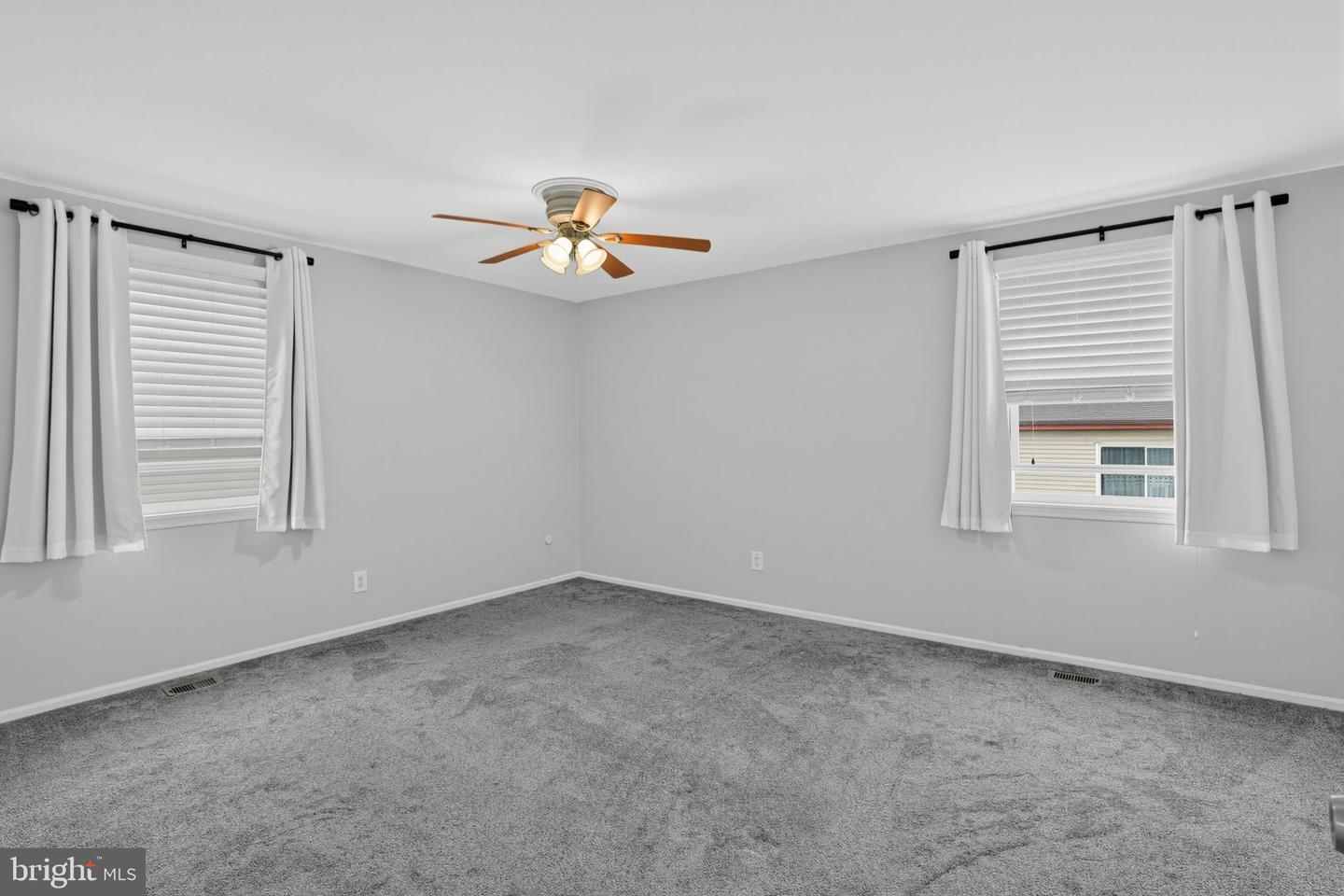 823 Barlow St Property Photo 17
