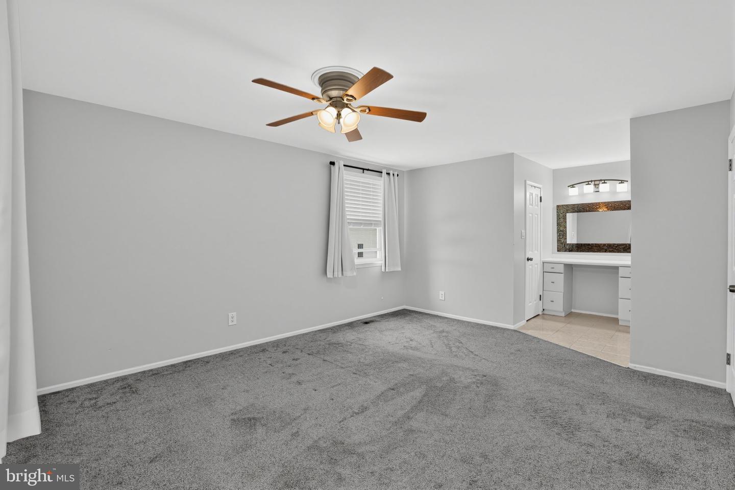 823 Barlow St Property Photo 18