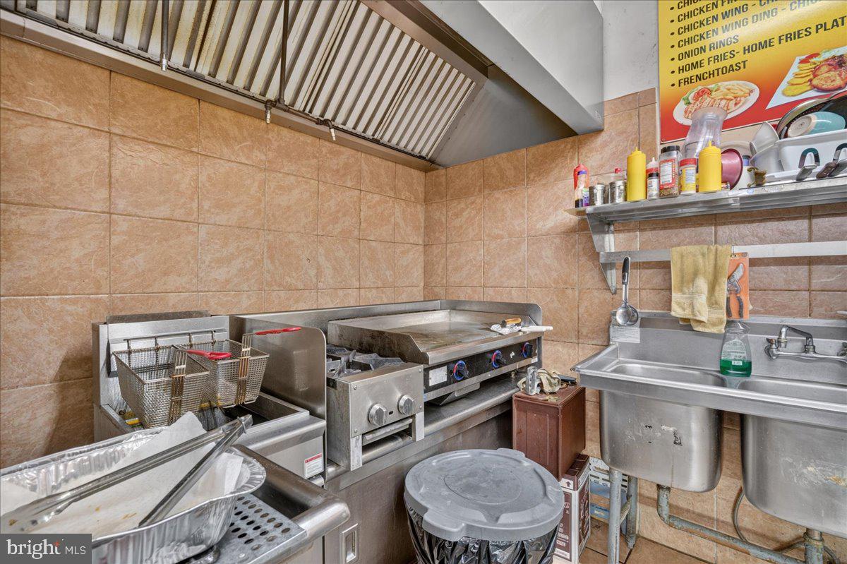 3101 Emerald St Property Photo 9