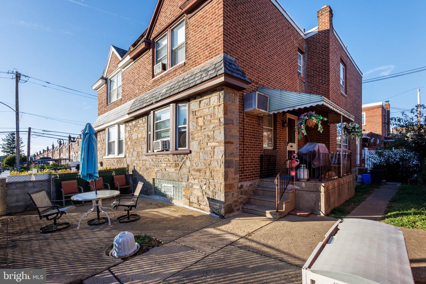1203 Mckinley St Property Photo 1