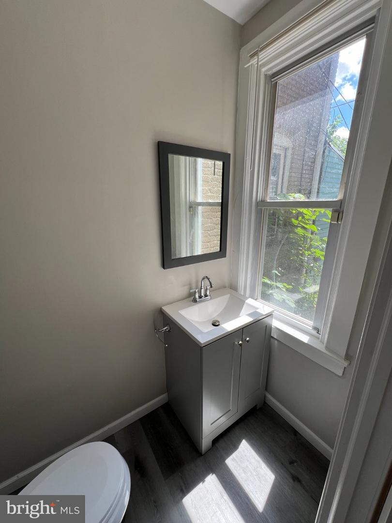 6528 Chester Ave Property Photo 5