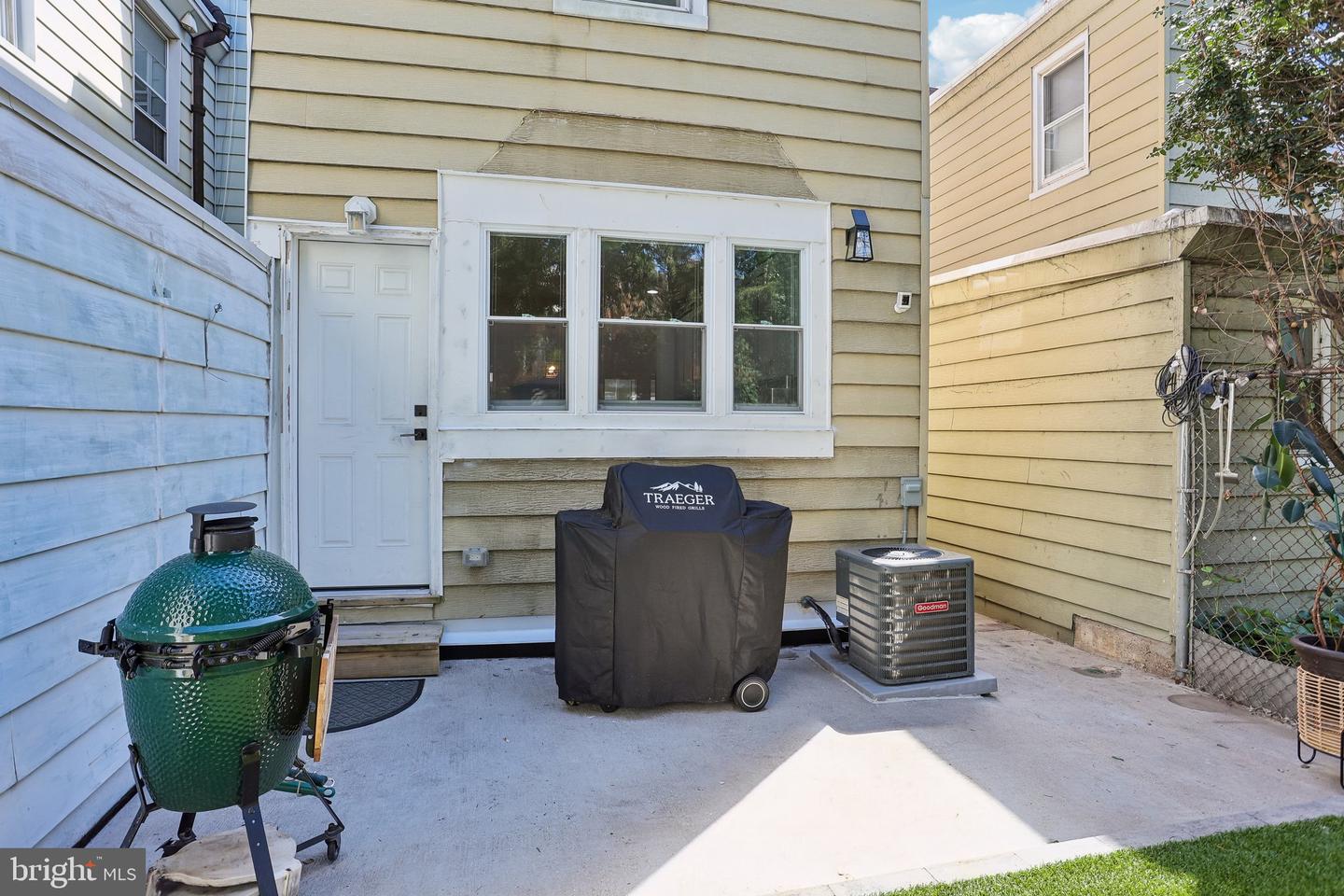 217 E Allen St Property Photo 22