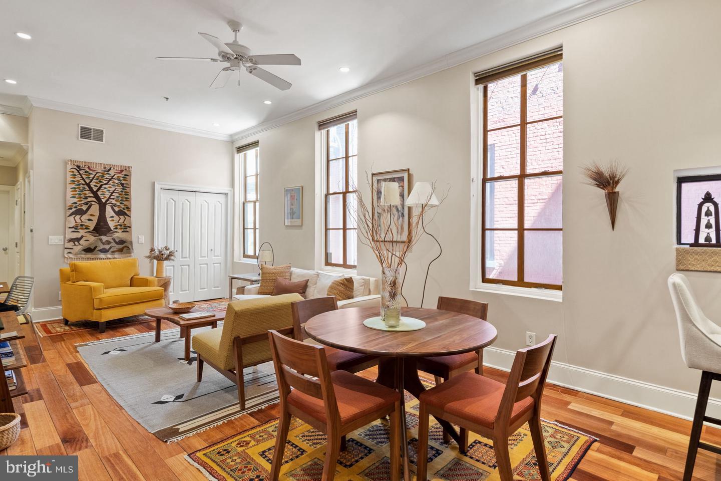 2049 Walnut St #1r Property Photo 1