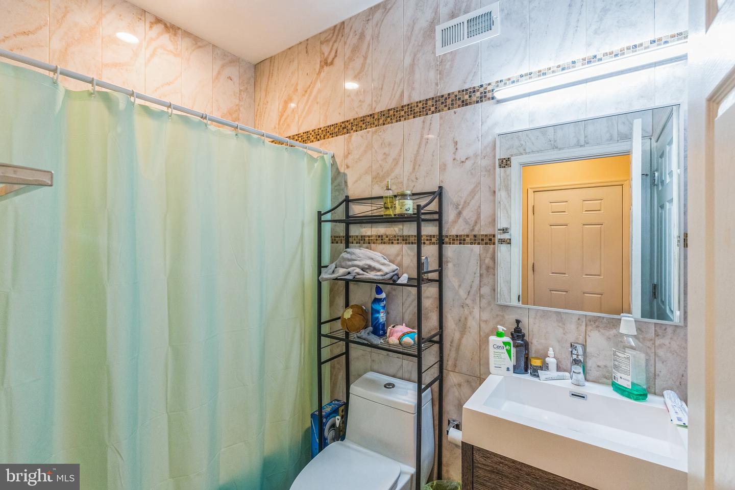 1614 Cambridge St #unit 2 Property Photo 3