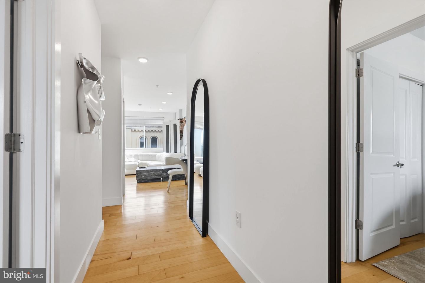1637-39 Poplar St #5f Property Photo 5