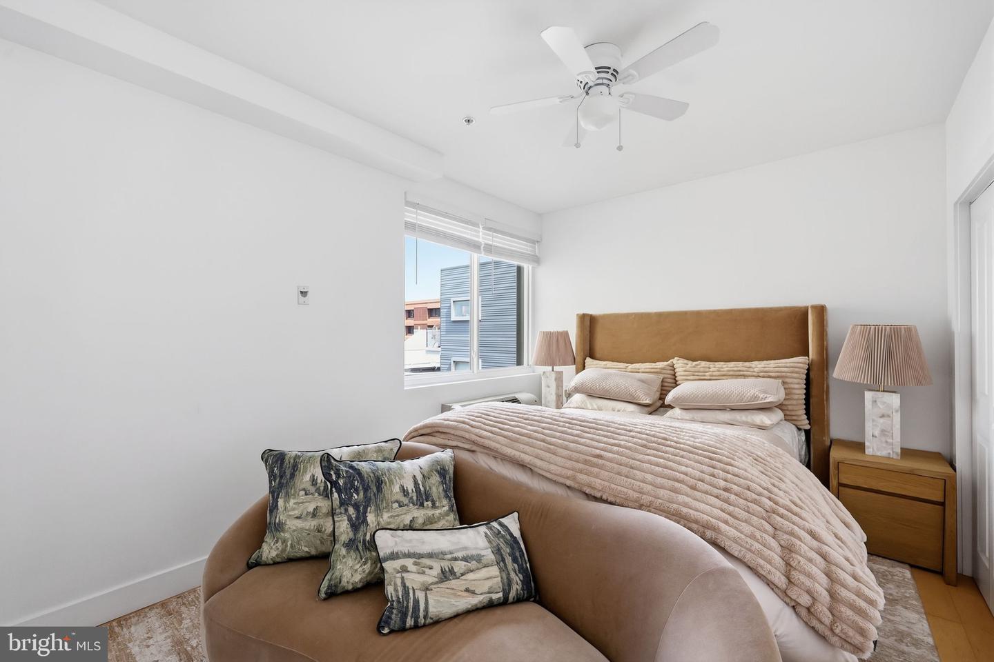 1637-39 Poplar St #5f Property Photo 6