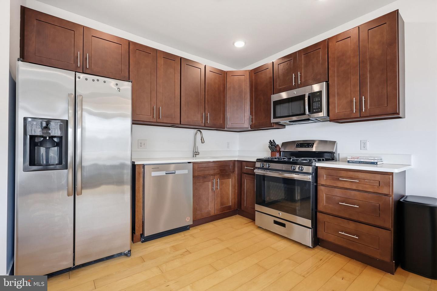 1637-39 Poplar St #5f Property Photo 11