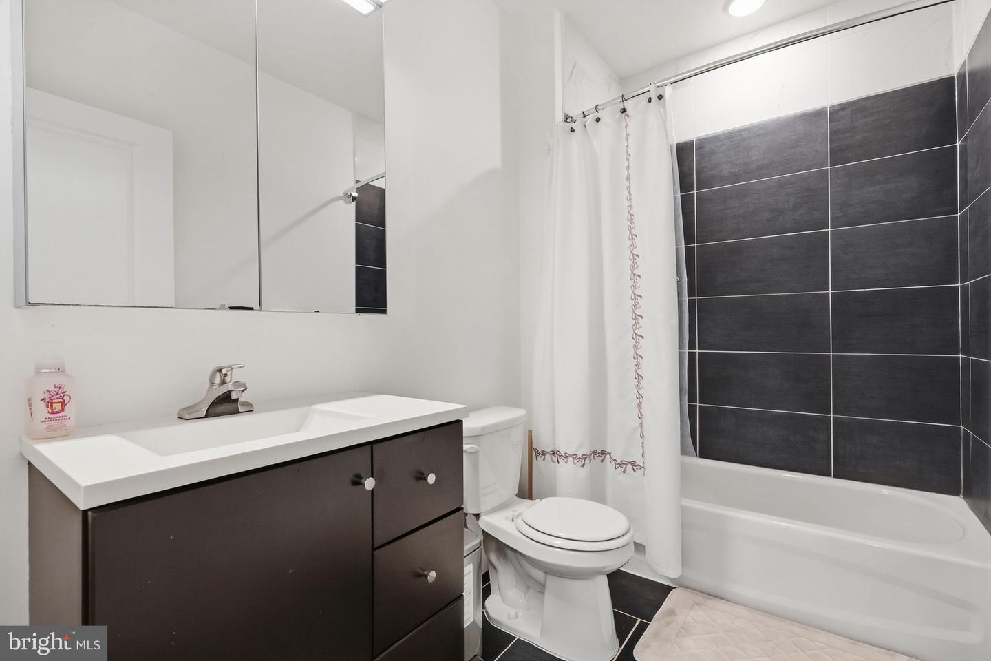 1637-39 Poplar St #5f Property Photo 15