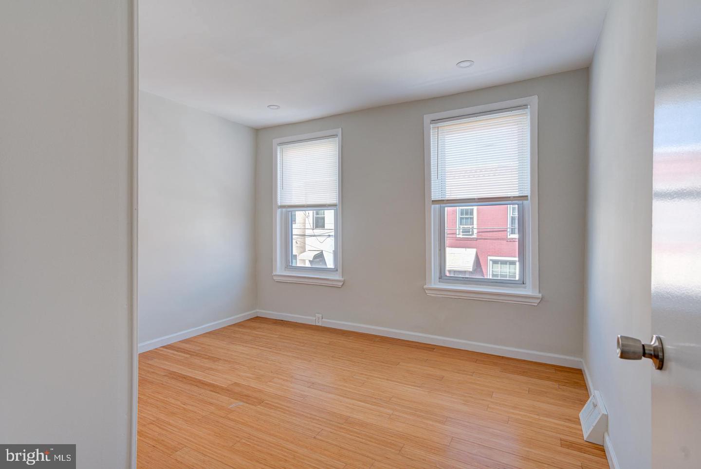 2606 E Madison St Property Photo 6